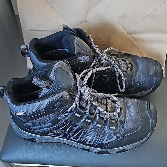 KEEN Men's Oakridge Mid Waterproof Hiking Boots Black/Gray - Picture 1 of 8